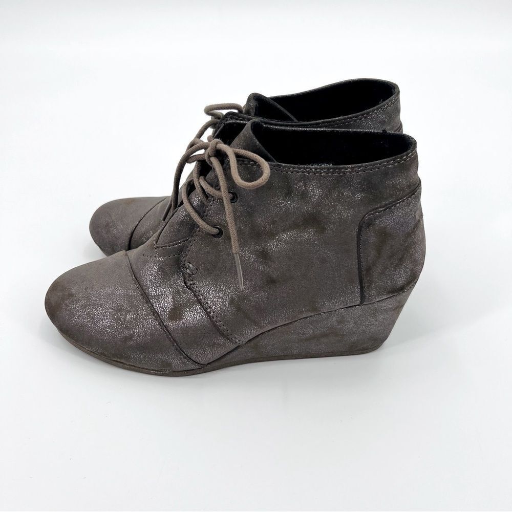 Toms Bootie Boots Metallic Taupe Tan Wedge Lace Up Size 9